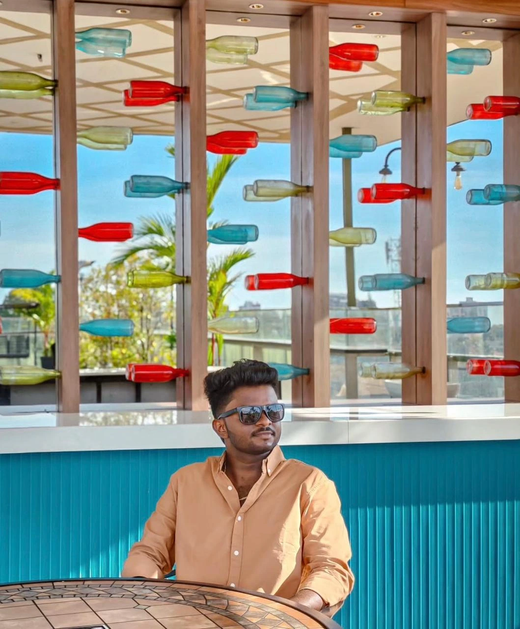 SEO Expert in Thrissur shows his photo